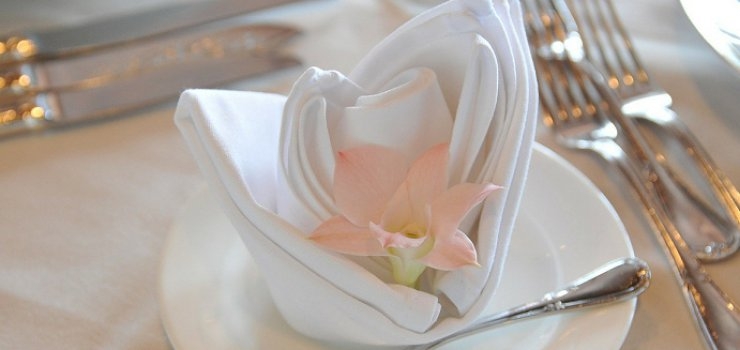 How To Fold A Napkin Like The Professionals How To Fold A Napkin Like The Professionals