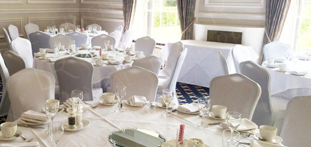 Baby Shower https://d1hcs5uofxldvl.cloudfront.net/linen-rental/article_additional/baby-shower3/baby-shower3-740x350.jpg - Ensure everyone has enough space on the table to enjoy the baby shower.